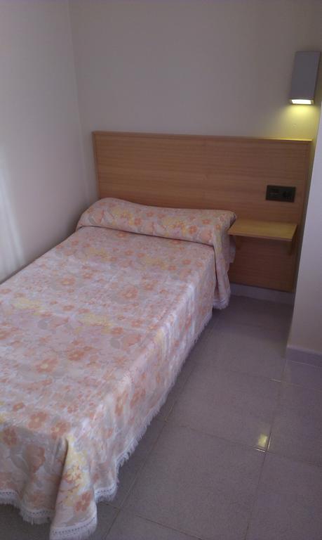 Hostal Bisbal Only Adults No Ac Валенсія Номер фото