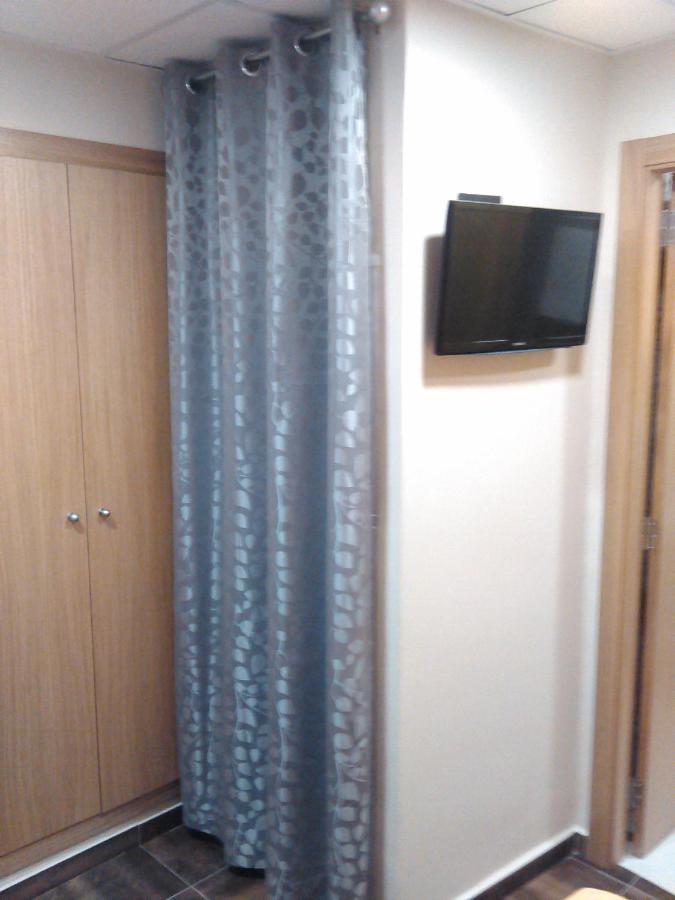 Hostal Bisbal Only Adults No Ac Валенсія Екстер'єр фото